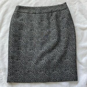 Ann Taylor gray leopard skirt Size 4P